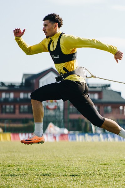 Офанзивният играч на Ботев Мохамед Брахими е все по-близо до