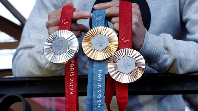 Олимпийските медали за Париж 2024 са украсени с метални парчета от Айфеловата кула