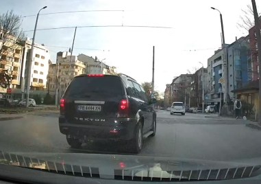 Трафикът в Пловдив става все по напрегнат а отделни водачи успяват