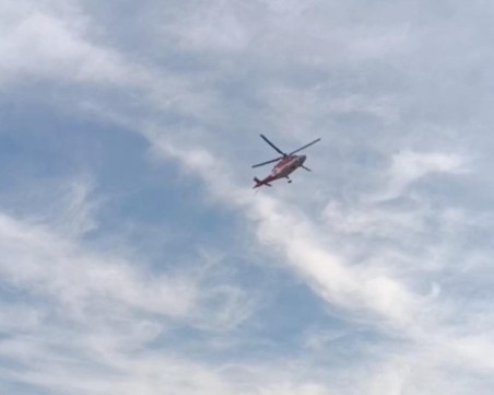 Медицински хеликоптер транспортира пострадал ски състезател от Банско до София