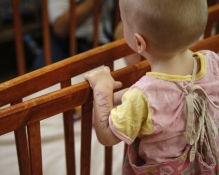 Над 1500 деца се отглеждат в приемни семейства у нас