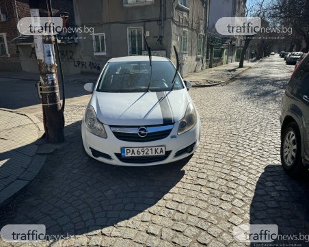 Пазарджиклия заряза колата си по средата на кръстовище в Кючука
