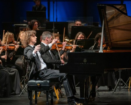 Три биса за пианиста Николай Маринов след блестящо изпълнение на Бетовен