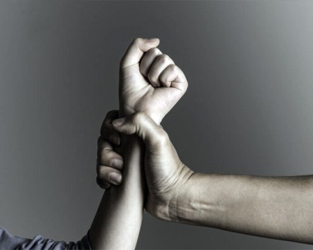 Жена е била пребита от непознат в центъра на София