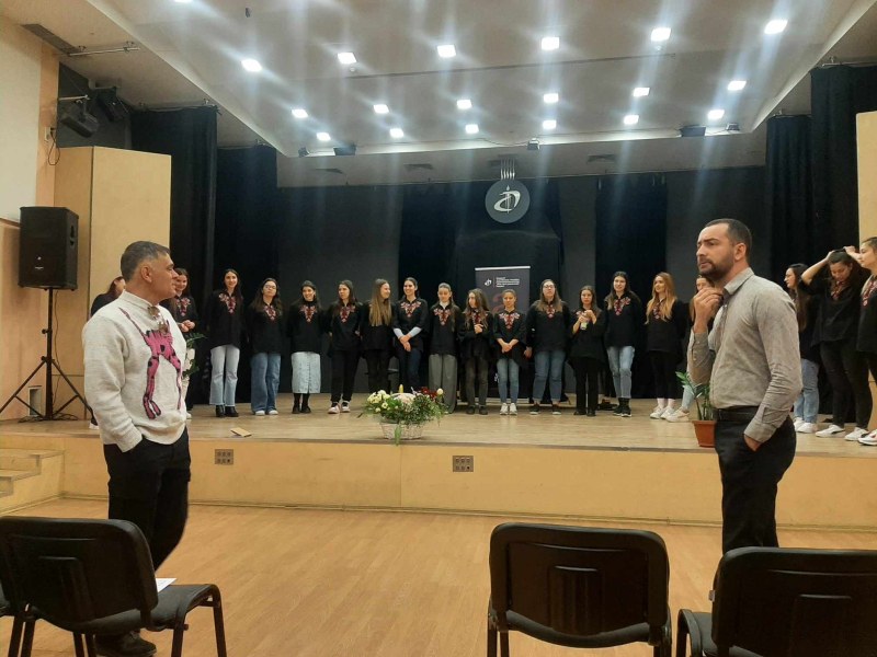 Академичният народен хор на АМТИИ представя проект с цигуларя Васко Василев в Испания