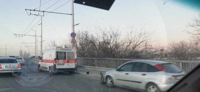 Блъснатият мъж с тротинетка на надлез