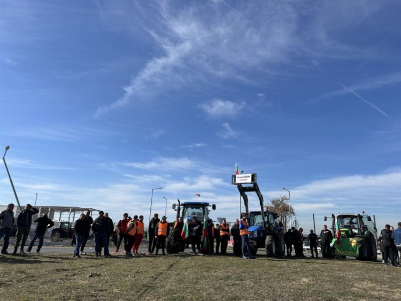 Четвърти ден: Земеделци блокираха кръгвото на Труд