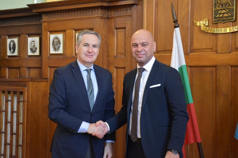 Кметът Костадин Димитров се срещна за първи път с посланика на Испания