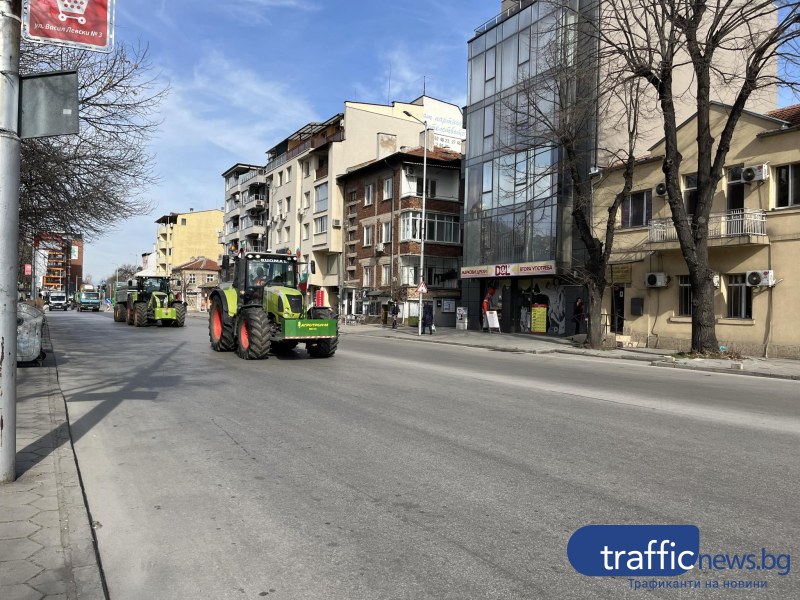 Протестното шествие на земеделците стигна до Пловдив. Преди минути тракторите