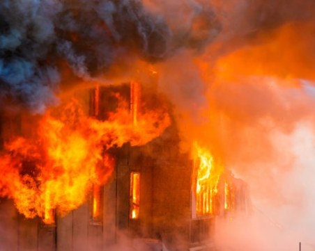 208 пожара за последното денонощие, един човек е загинал