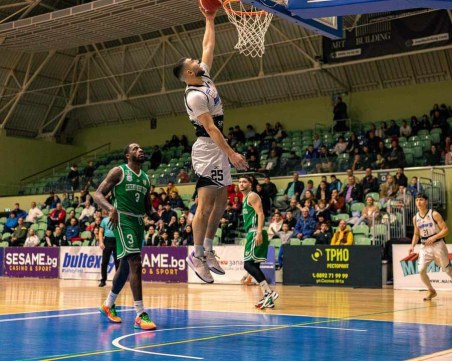 Академик за първи път мина кота 100 през сезона и остана в борбата за Купата