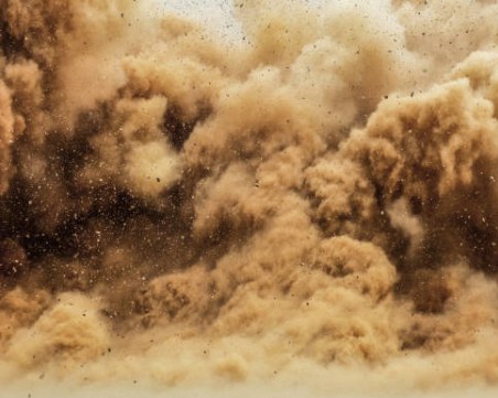 Пустинен прах от Сахара преминава над България