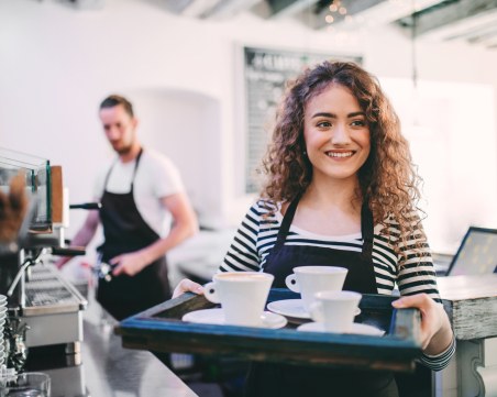 Търсят работници в търговията, туризма и транспорта