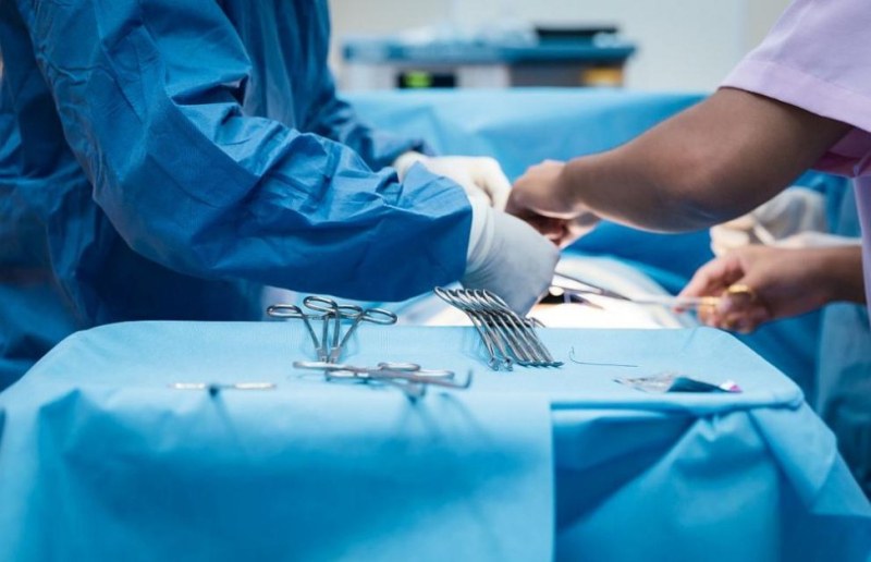 Хирурзи спасиха възрастна жена след 10-часова операция