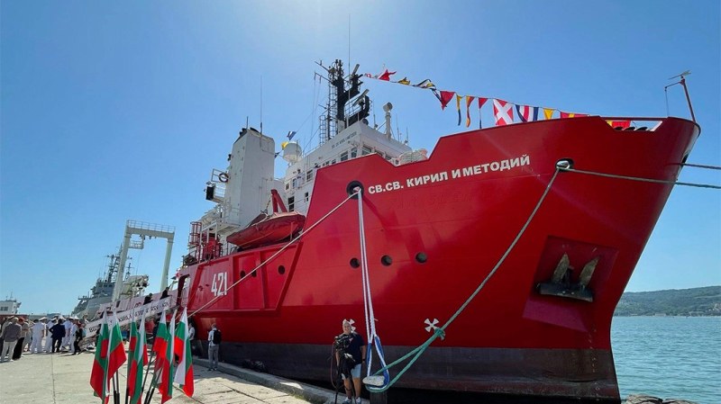 Научноизследователският кораб Св. св. Кирил и Методий отплава към България