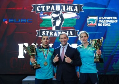 Радослав Росенов и Светлана Каменова са носителите на купа Странджа
