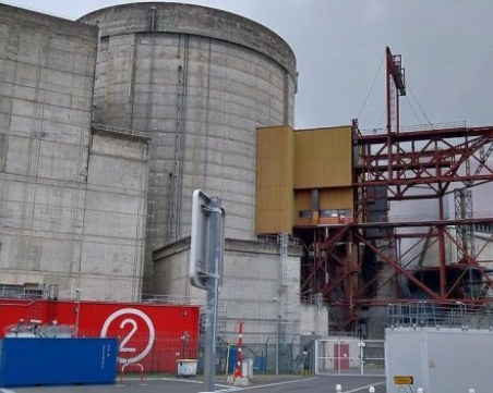 Затвориха два реактора на АЕЦ във Франция след пожар в нея