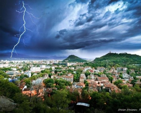 Жълт и оранжев код за ураганен вятър с пориви до 100 км/ч, от утре – порои и гръмотевици