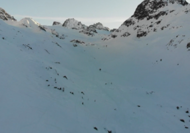 Лавина затрупа група гръцки скиори и сноубордисти в Боровец Един