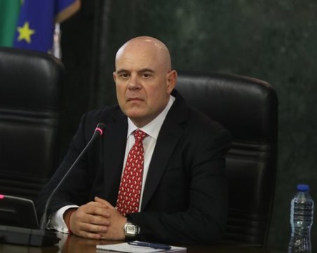 Гешев ще съди за клевета министъра на правосъдието