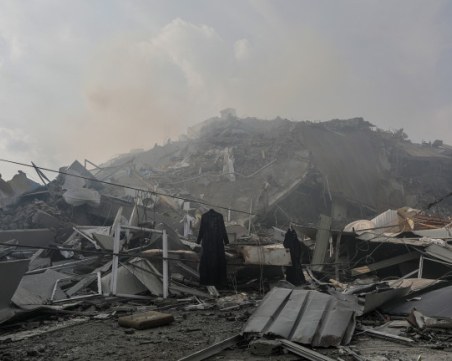 Израел удари Рафах, най-малко 37 палестинци са убити