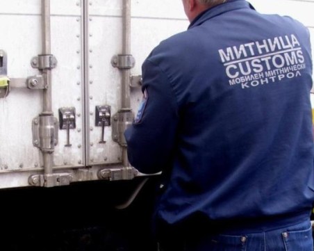 Иззеха над 22 тона фалшив прах за пране на границата с Турция