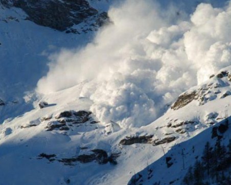 Лавина падна на Боровец, един човек е в неизвестност