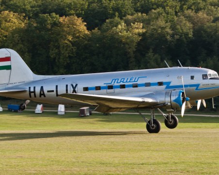 На този ден: Откриват първата българска редовна международна въздушна линия със самолет Ли-2п