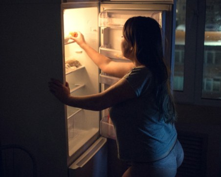 Наистина ли е вредно да похапваме късно вечер