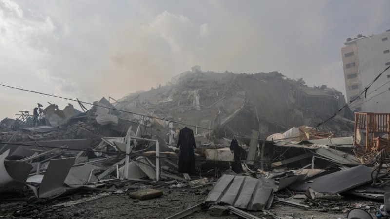 Израел удари Рафах, най-малко 37 палестинци са убити