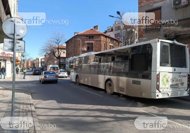 Автобус на градския транспорт блъсна възрастен мъж на натоварена пловдивска