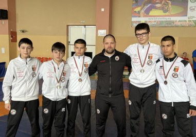 Борците на Локомотив спечелиха общо 8 медала от Държавното лично