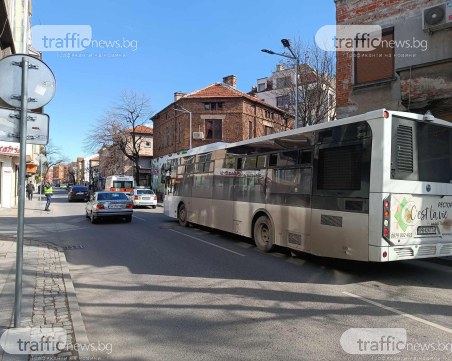 Автобус блъсна мъж на натоварена пловдивска улица