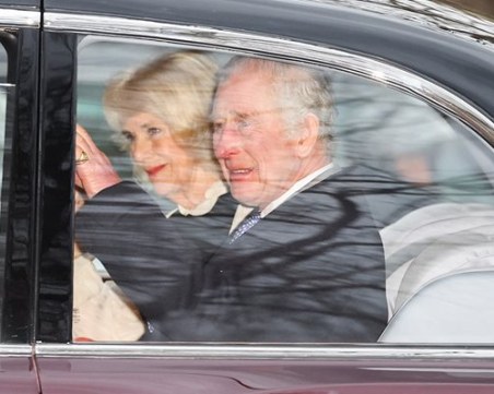 Крал Чарлз се прибра в Лондон, след като бе диагностициран с рак
