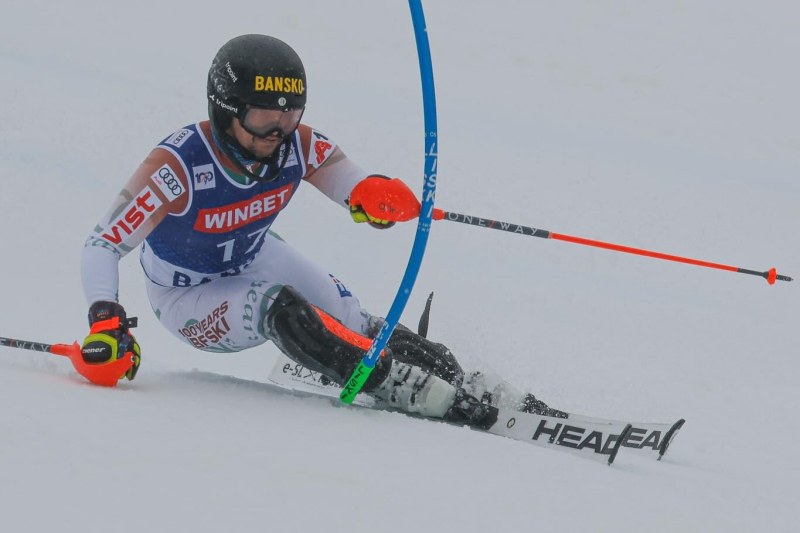 Най-добрият ни скиор в алпийските дисциплини Алберт Попов стана първият