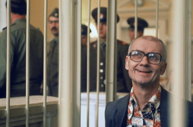 На този ден: Осъденият на смърт руски сериен убиец Андрей Чикатило е екзекутиран чрез разстрел