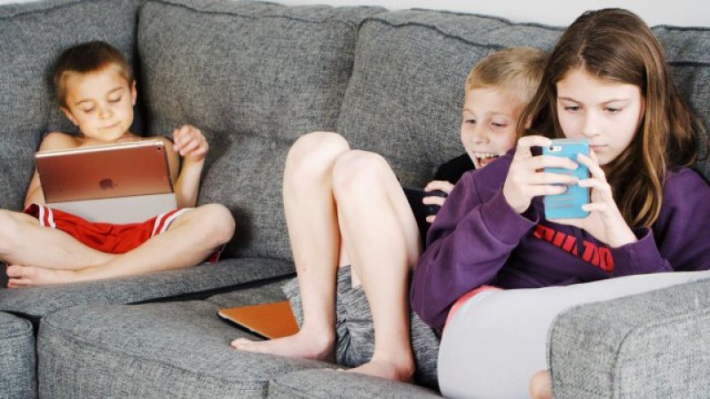 Над 70% от децата живеят във виртуален свят, прекарват до 3 ч. на ден в интернет