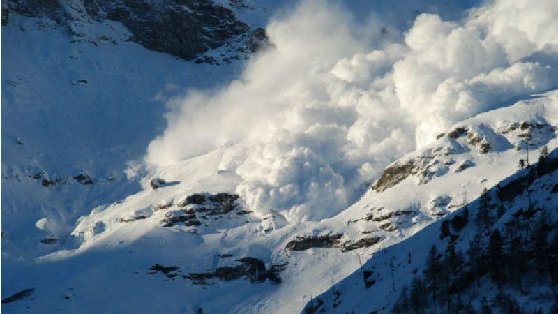 ПСС: Лавинната опасност в планините остава висока