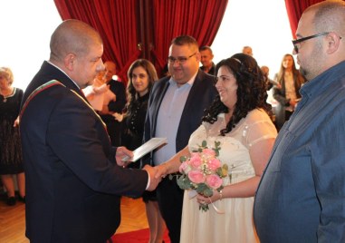 Двойка от Кричим реши да се венчае в Деня на влюбените Свети