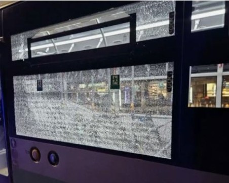 18-годишен е задържан за стрелбата по автобус в Габрово