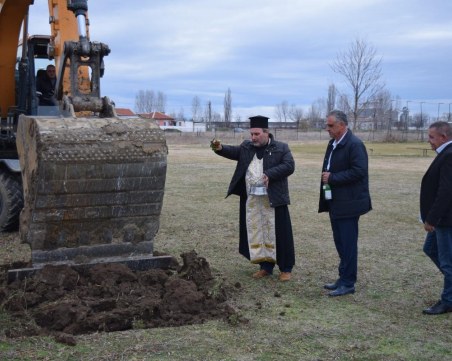 Кметът на Община Марица Димитър Иванов направи първа копка на 10-та спортна площадка