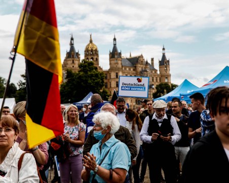 Крайната десница с преднина в проучванията преди изборите за Европейски парламент