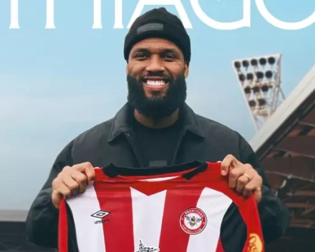 Официално: Бивш голаджия на Лудогорец подписа във Висшата лига, ще замества Айвън Тони