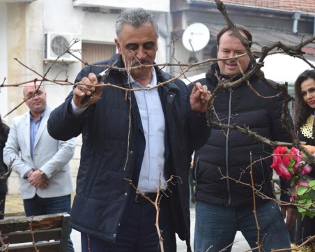 В Радиново и Калековец зарязаха за Трифон Зарезан