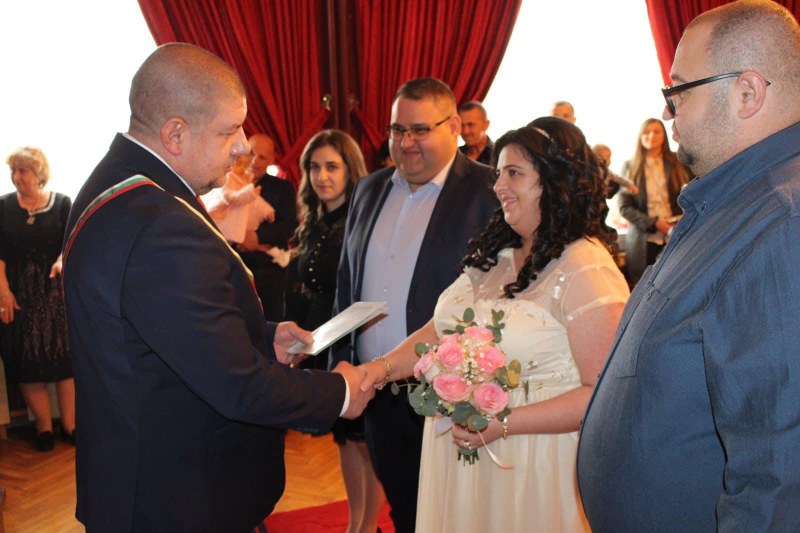 Кметът на Кричим венча двойка в Деня на влюбените