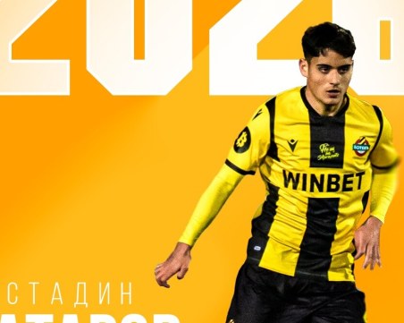 Ботев подписа първи професионален договор с Костадин Татаров