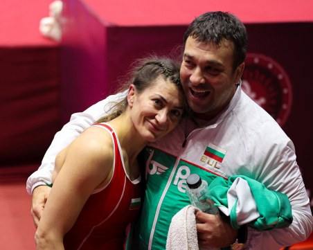 Евелина Николова се класира на полуфинал на ЕП по борба, други три българки чакат репешажи