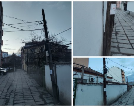 Дървени стълбове на мобилен оператор застрашават пловдивчани, кметът на южен взе мерки