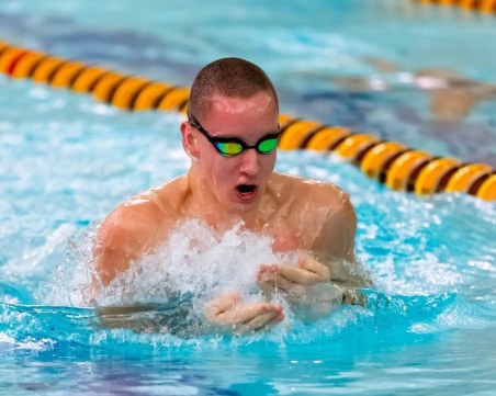Любомир Епитропов е 11-и в света на 200 м бруст