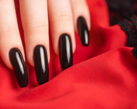 Най-актуалният маникюр на дефилетата за есен-зима 2024 в Ню Йорк